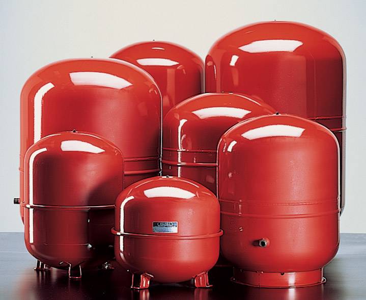 closed-type heating expansion tank