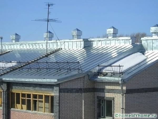 Стоманените покриви се използват дори при изграждането на жилищни сгради