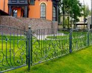 Огради и бариери за къщата: снимка