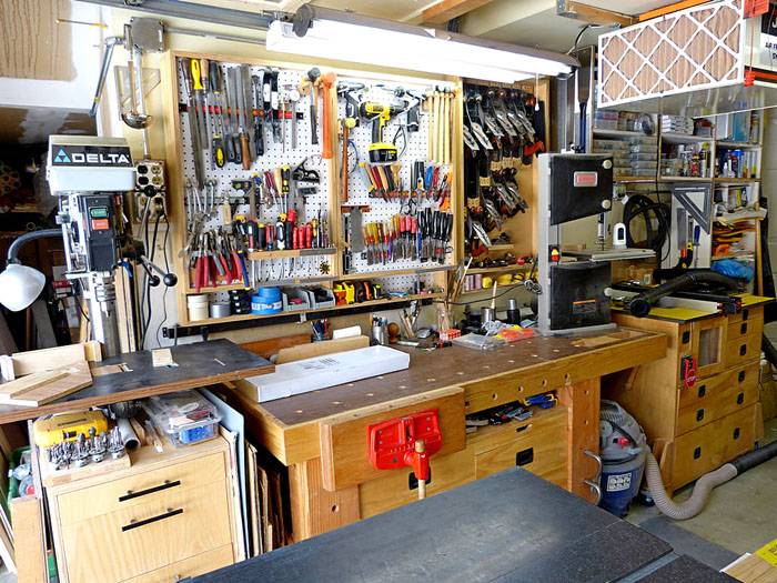 Компактна работилница може да бъде създадена в гаража
