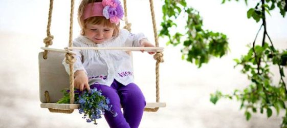 Children's outdoor swing for giving: types, materials, production