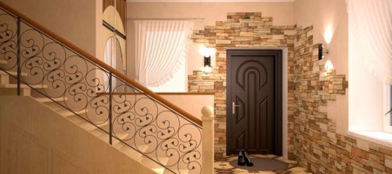 Декориране на коридора с декоративен камък и тапети: снимка