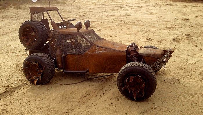Ако сте в настроение, можете да построите автомобил Mad Max от такава карта, това ще предизвика шум сред съседите ви
