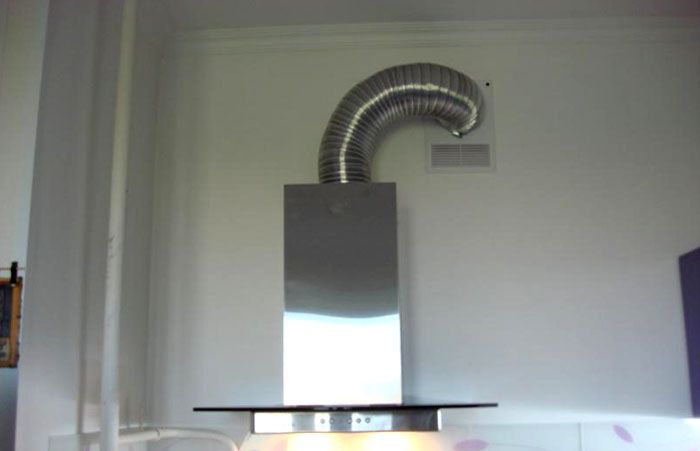 Свързване на кухненския аспиратор към вентилационната система на сградата с помощта на гофриран въздуховод