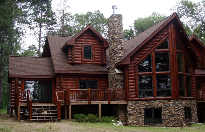 Снимката на дървена къща от дървен материал показва характеристиките на основата