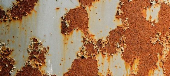 Hvordan fjerne rust fra en metalloverflate