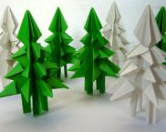 Objemové stromy pro nový rok vyrobené z papíru a lepenky